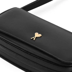 AMI Paris Schultertasche aus Leder schwarz Crossbody Bag