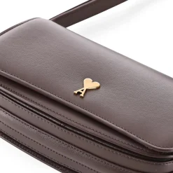 AMI Paris Schultertasche aus Leder schwarz Crossbody Bag
