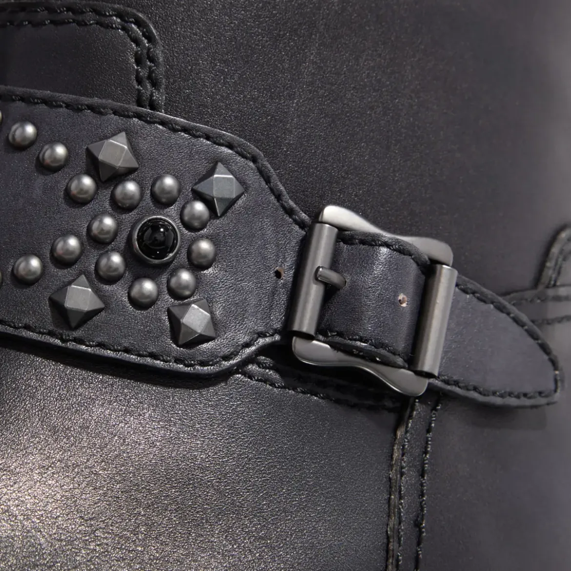 Ash Tribal Black Stiefel