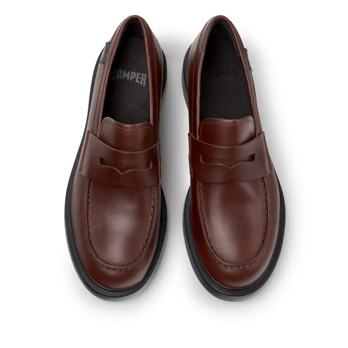 Camper Bei Dean, einem zeitlosen Unisex-Stil, trifft Trad burgund Bootsschuhe