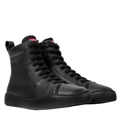 Camper Peu Touring ist eine sportliche und zeitgenössisch schwarz High-Top-Sneaker