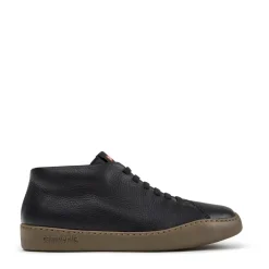 Camper Peu Touring ist eine sportliche und zeitgenössisch schwarz Low-Top-Sneaker