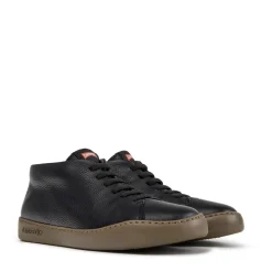 Camper Peu Touring ist eine sportliche und zeitgenössisch schwarz Low-Top-Sneaker