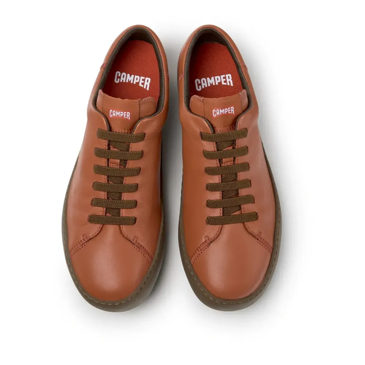 Camper Peu Touring ist eine sportliche und zeitgenössisch mittel-rot Low-Top-Sneaker