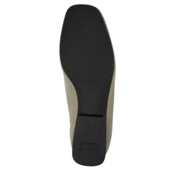 Camper Unsere feminine Linie Casi Myra besticht durch ein nude Schnürschuhe