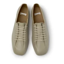 Camper Unsere feminine Linie Casi Myra besticht durch ein nude Schnürschuhe