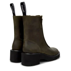 Camper Unser Milah kombiniert eine robuste Sohle mit eine dunkel-grün Stiefel