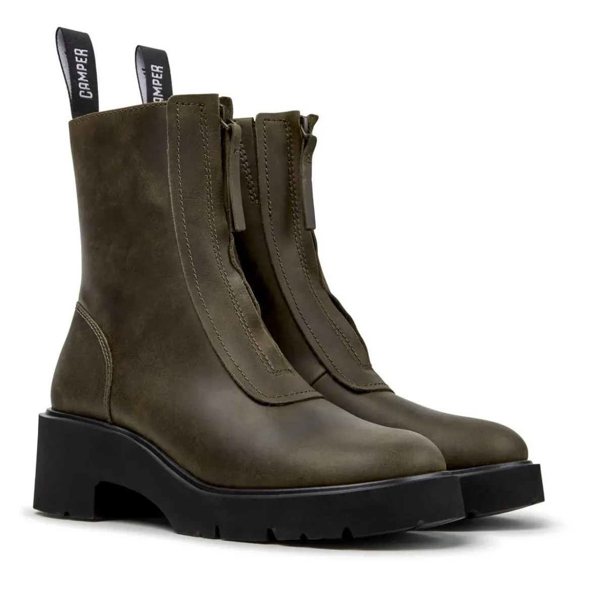 Camper Unser Milah kombiniert eine robuste Sohle mit eine dunkel-grün Stiefel
