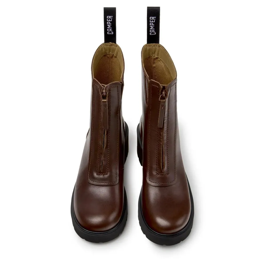 Camper Unser Milah kombiniert eine robuste Sohle mit eine mittel-braun Stiefel