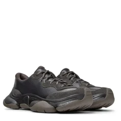 Camper Wir präsentieren die nächste Generation des Karstschwarz Low-Top-Sneaker