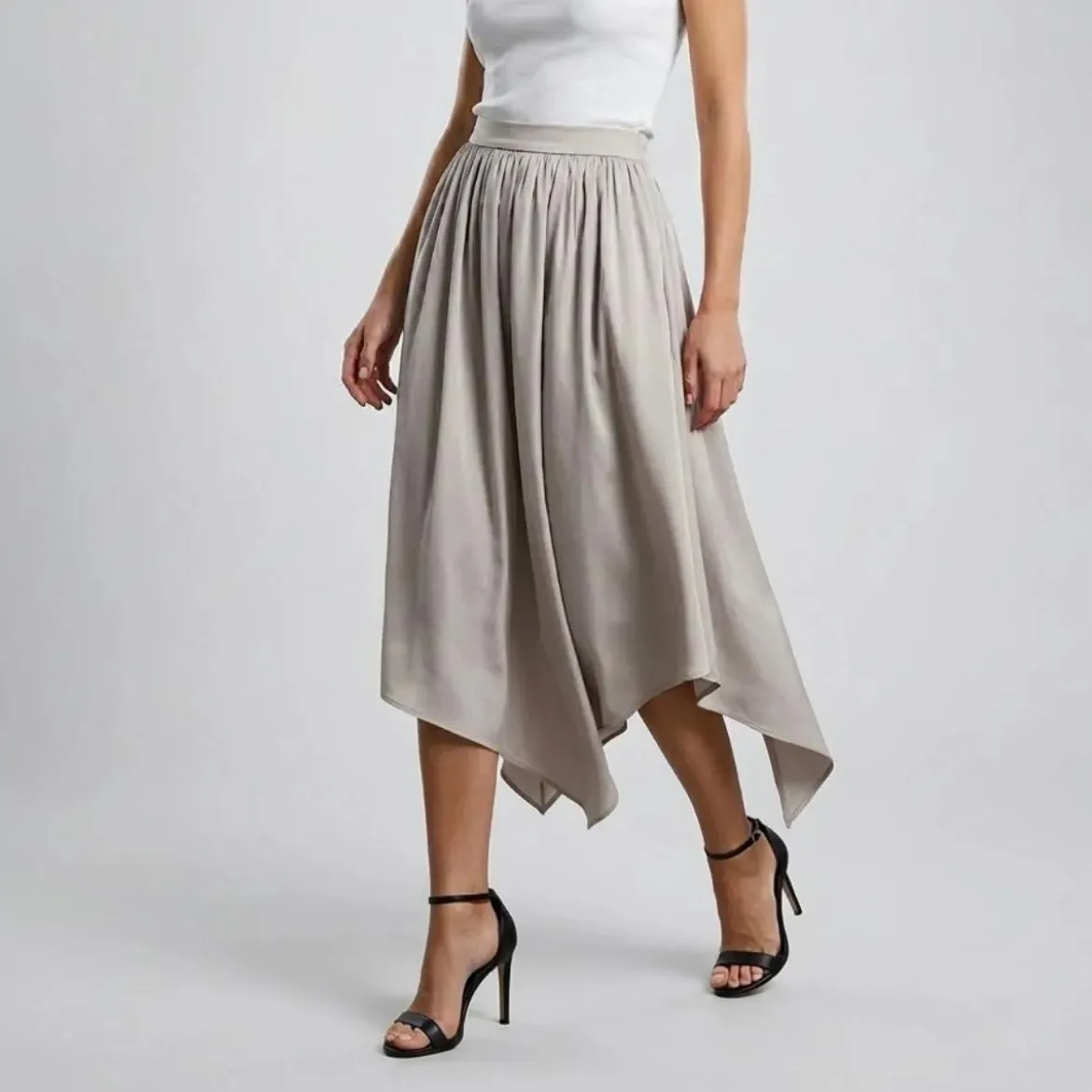 Helene Galwas Rock aus Seidensatin ILKARE beige Midirock