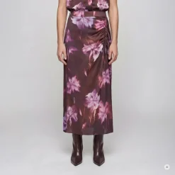 Marc Aurel Der fließende Viskose-Satin bringt den floralen Pr lila Midirock