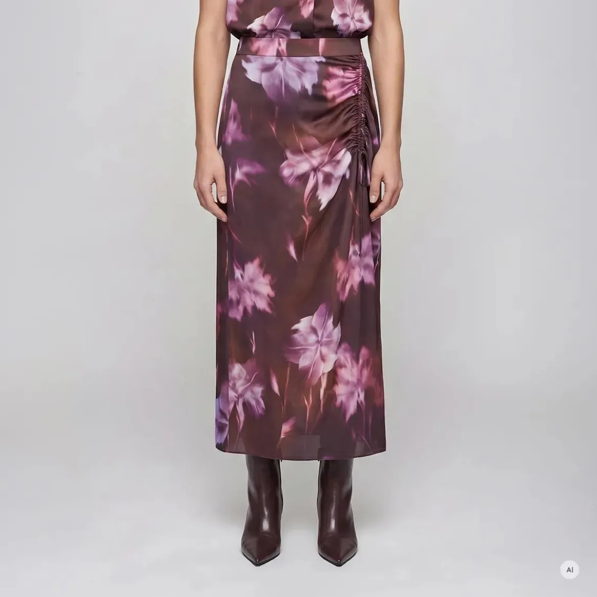 Marc Aurel Der fließende Viskose-Satin bringt den floralen Pr lila Midirock