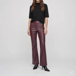 Marc Aurel Diese Flared Hose aus weichem Faux Leather verbind lila Lederhose