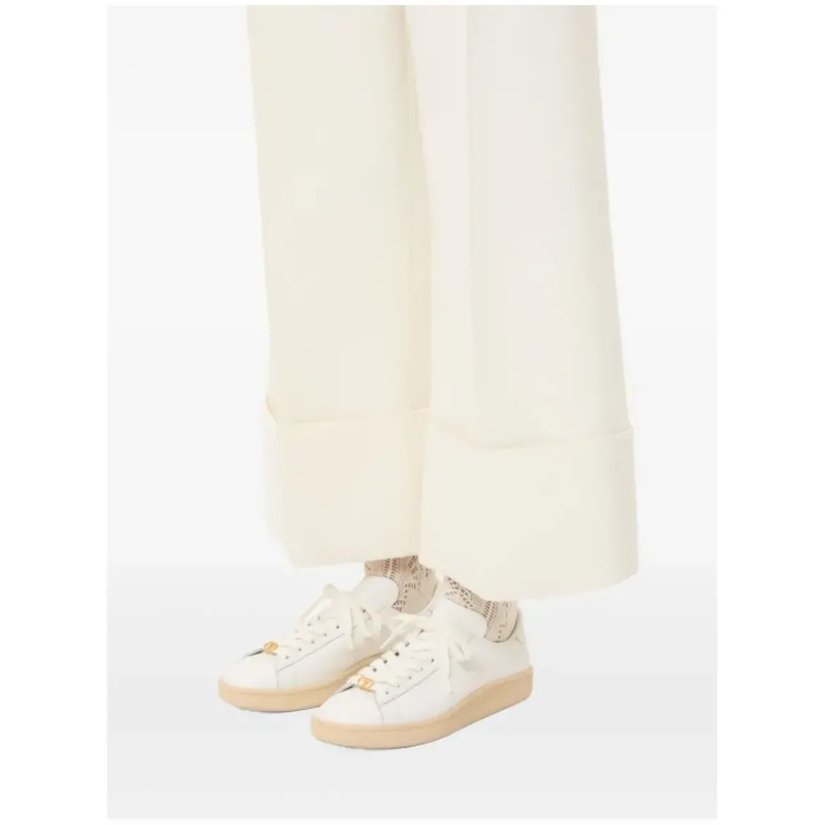 Valentino Garavani Low-Top Sneakers With Textured Sole And Chic Accen White Schnürschuhe