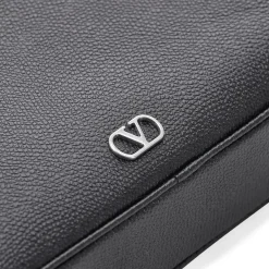 Valentino Garavani Pochette aus Leder schwarz Geldbörse